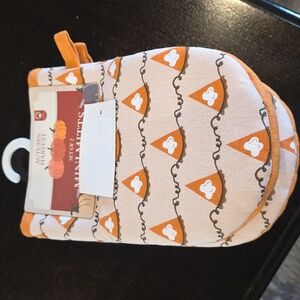 Pumpkin Pie Ovwn Mitts-NWT